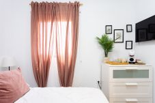 Rent by room in Granadilla de Abona - EDEN RENTALS 101 Surfy Stylish Bed&Coffee Room