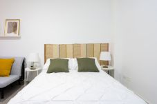 Rent by room in Granadilla de Abona - EDEN RENTALS 01B Surfy Stylish Bed&Coffee Room